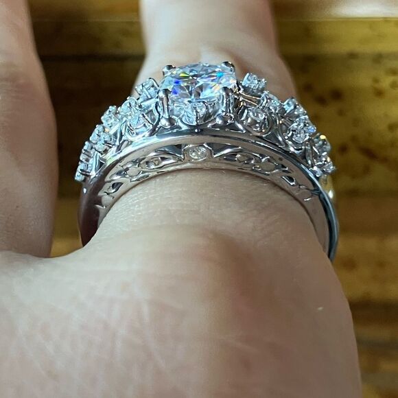 Genuine Moissanite Sterling Silver Ring Size 9 - Picture 2 of 10